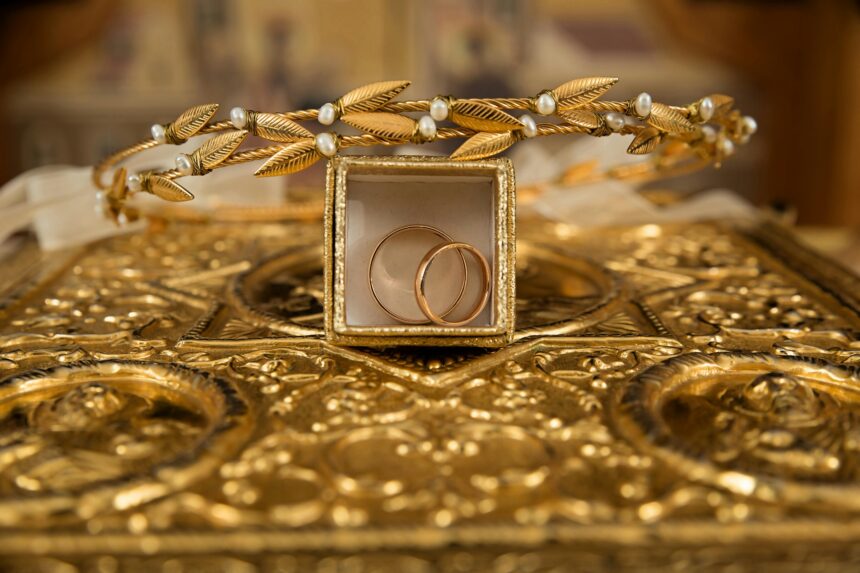 Luxury jewellery watches gold display elegant craftsmanship Richemont Cartier