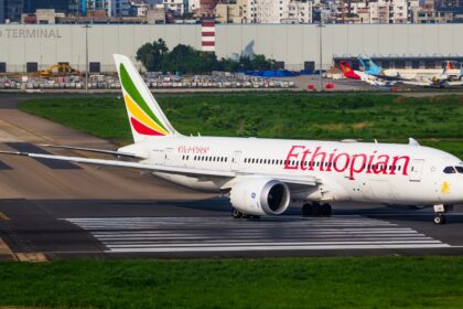A large jetliner sitting on top of an airport runway